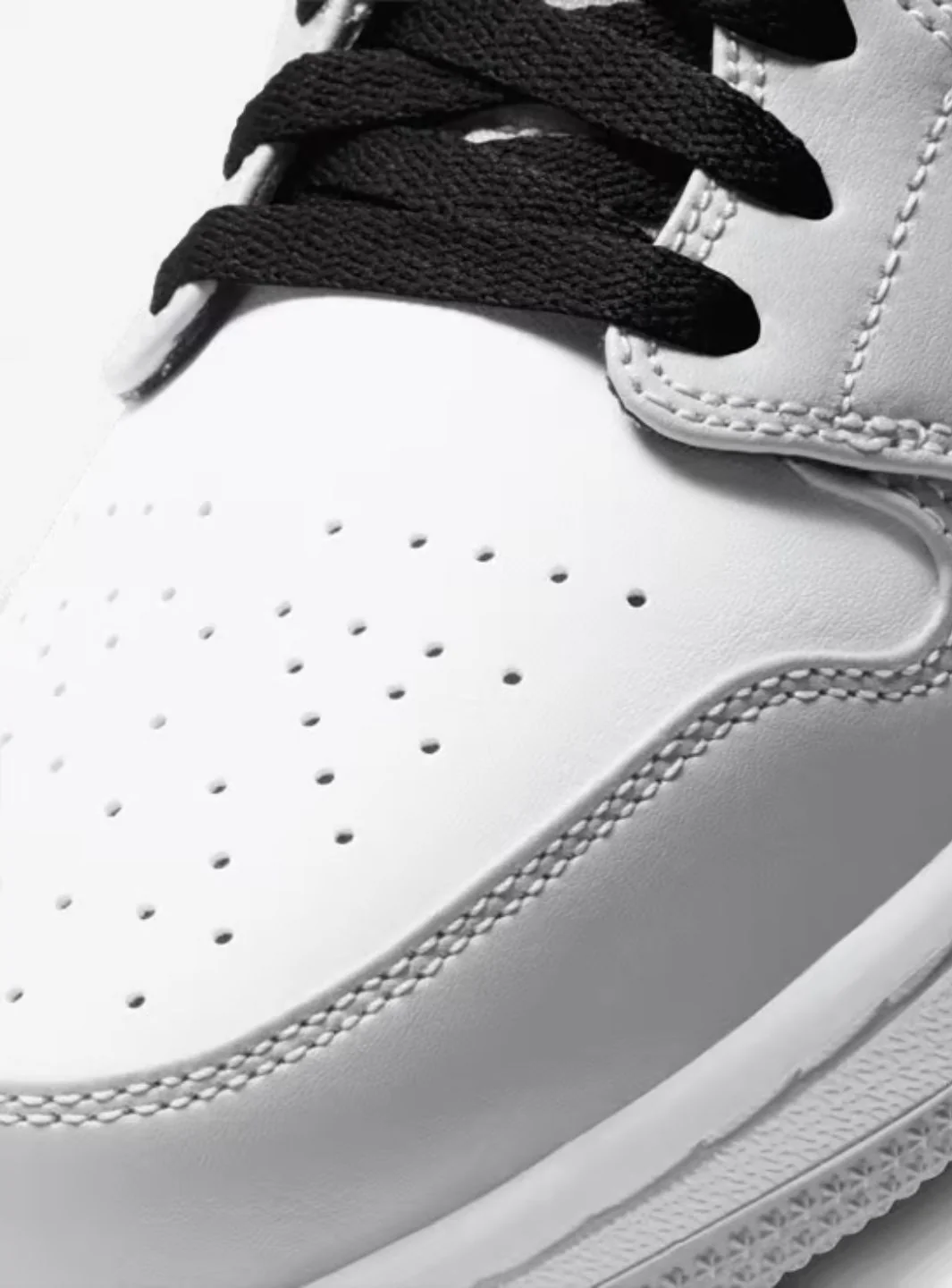 Air Jordan 1 Mid Light Smoke Grey - Image 3