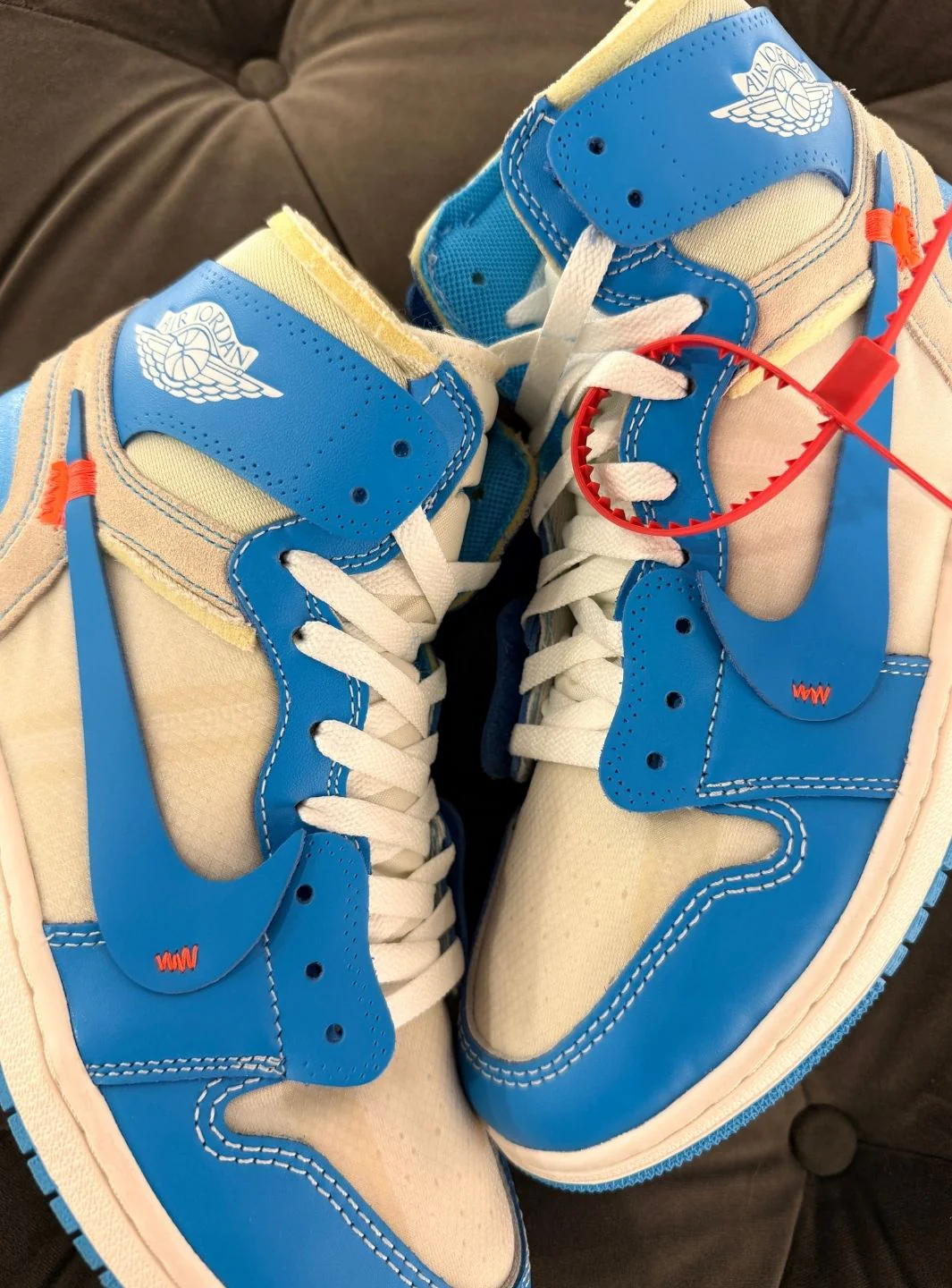 Air Jordan 1 Retro High Off-White University Blue - Usato 9/10 - Image 10