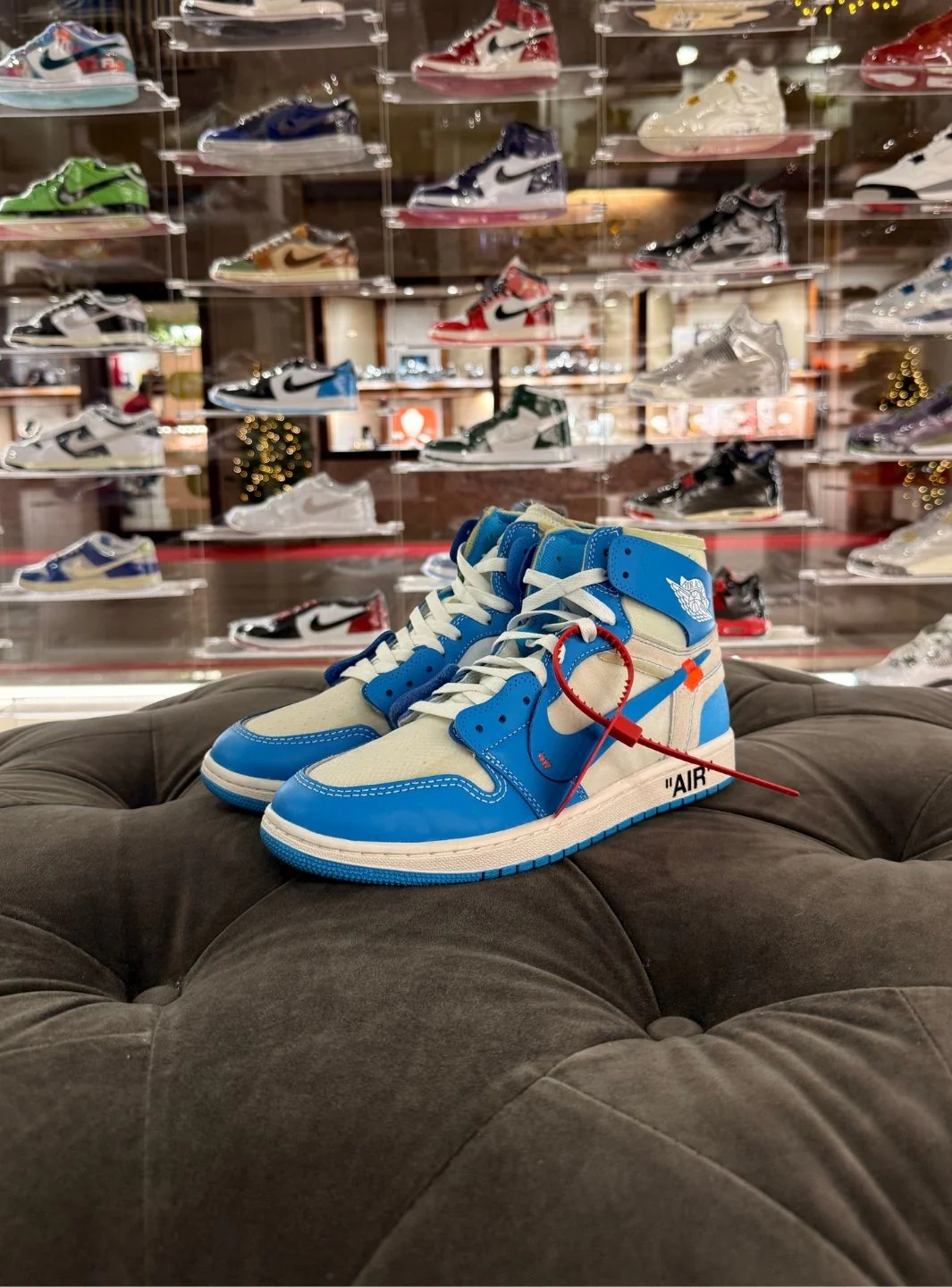 Air Jordan 1 Retro High Off-White University Blue - Usato 9/10 - Image 3