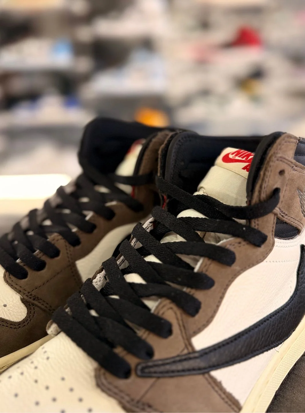 Air Jordan 1 Retro High OG SP Travis Scott Mocha - Usato 9.9/10 - Image 13