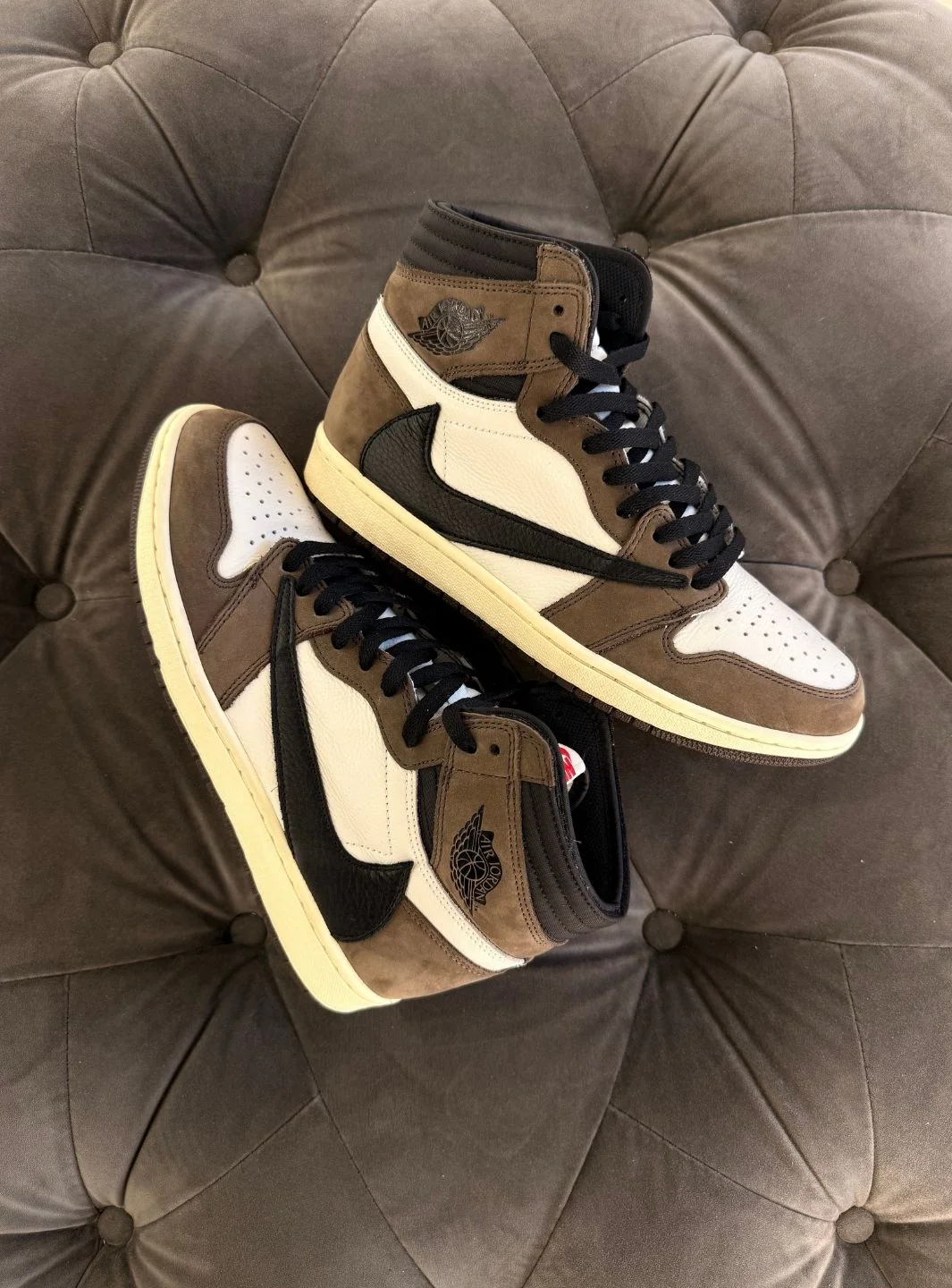 Air Jordan 1 Retro High OG SP Travis Scott Mocha - Usato 9.9/10 - Image 2
