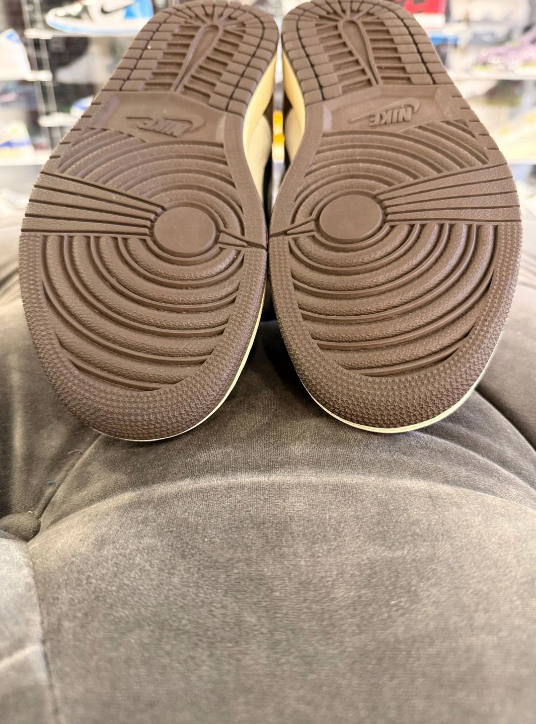 Air Jordan 1 Retro High OG SP Travis Scott Mocha - Usato 9.9/10 - Image 8