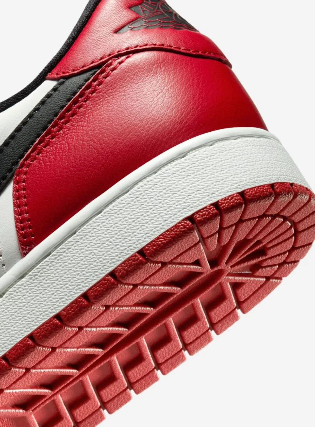 Air Jordan 1 Retro Low OG Chicago (2025) - Image 5