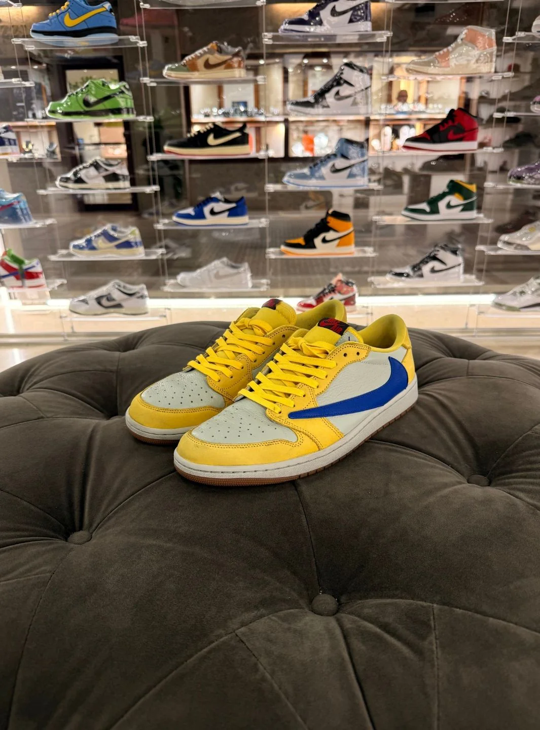 Air Jordan 1 Retro Low OG SP Travis Scott Canary - Usato 9.5/10 - Image 2