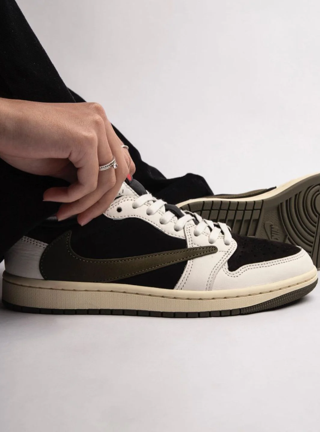 Air Jordan 1 Retro Low OG SP Travis Scott Olive - Image 13