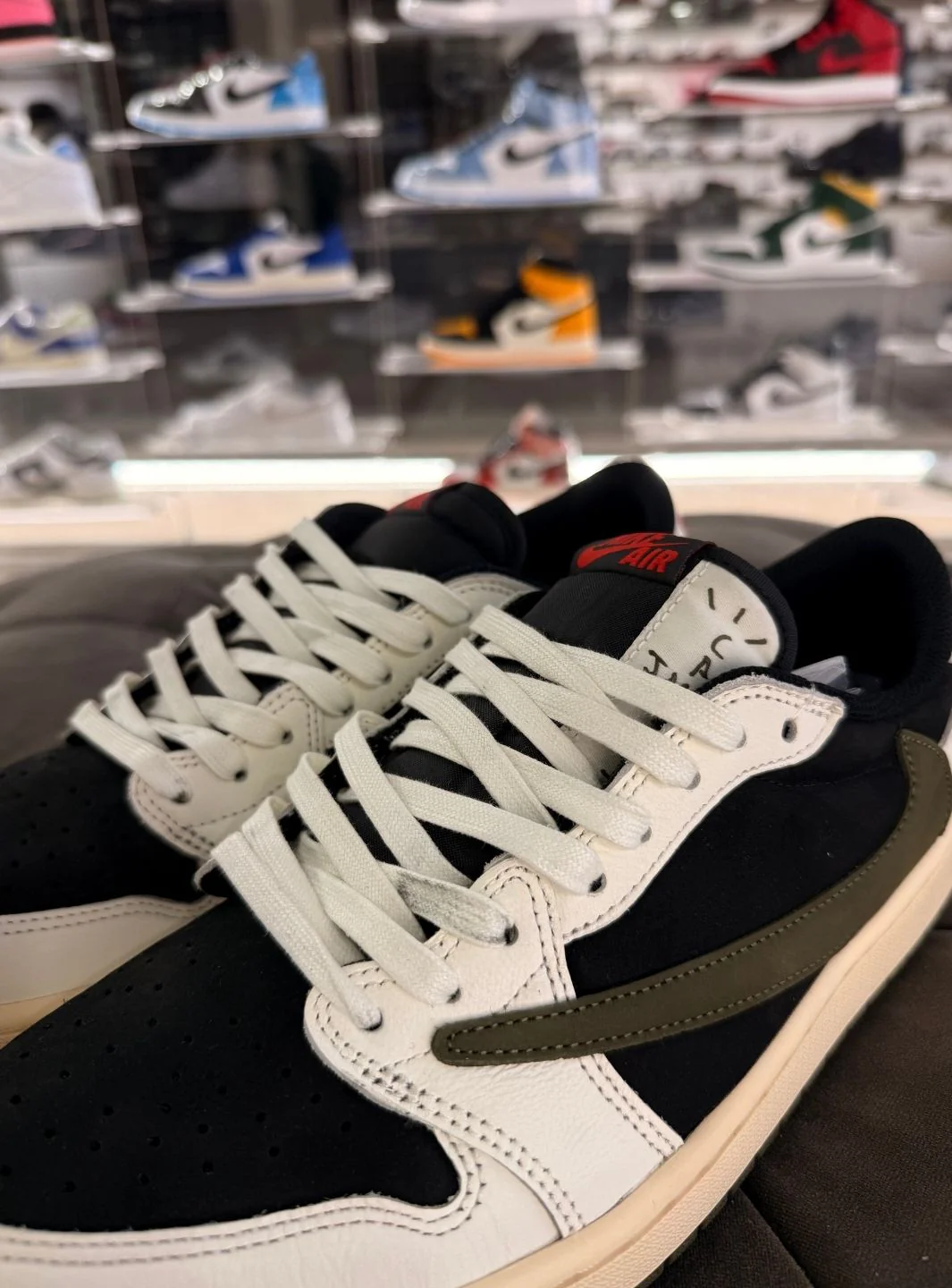 Air Jordan 1 Retro Low OG SP Travis Scott Olive - Usato 9.9/10 - Image 12