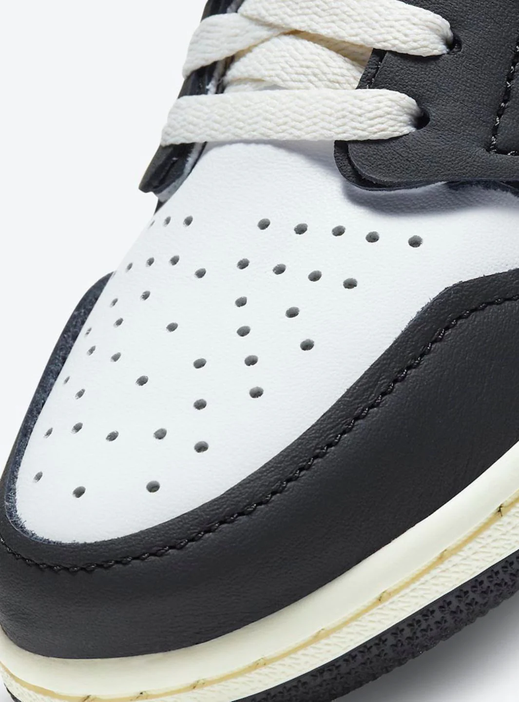 Air Jordan 1 Retro High White Black Volt University Gold - Image 4