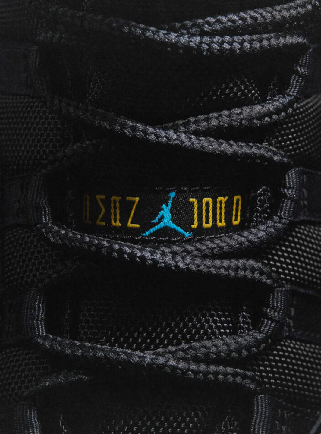 Air Jordan 11 Retro Gamma Blue (2025) - Image 9