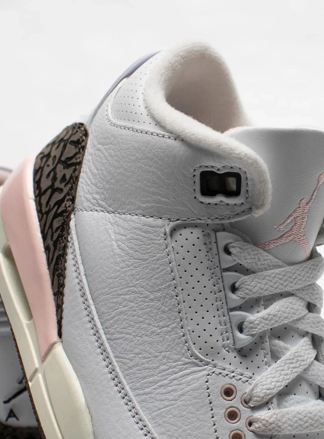 Air Jordan 3 Dark Mocha (Neapolitan) - Image 4