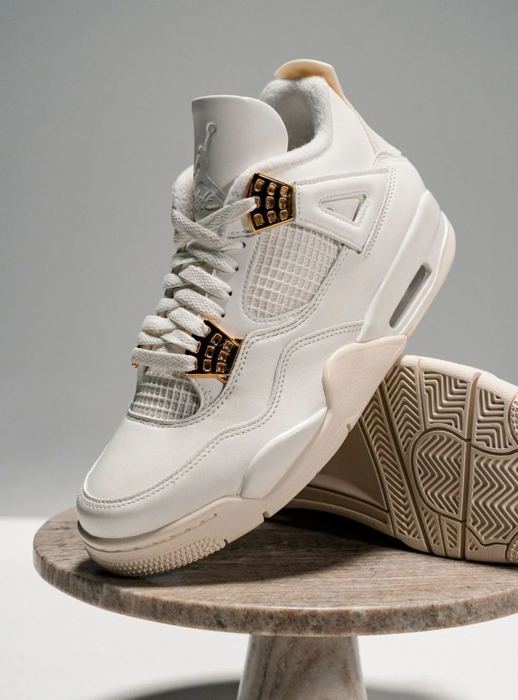 Air Jordan 4 Retro Metallic Gold - Image 9