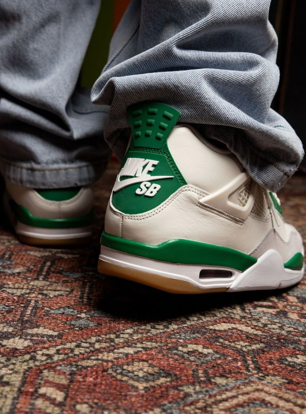 Air Jordan 4 Retro SB Pine Green - Image 11
