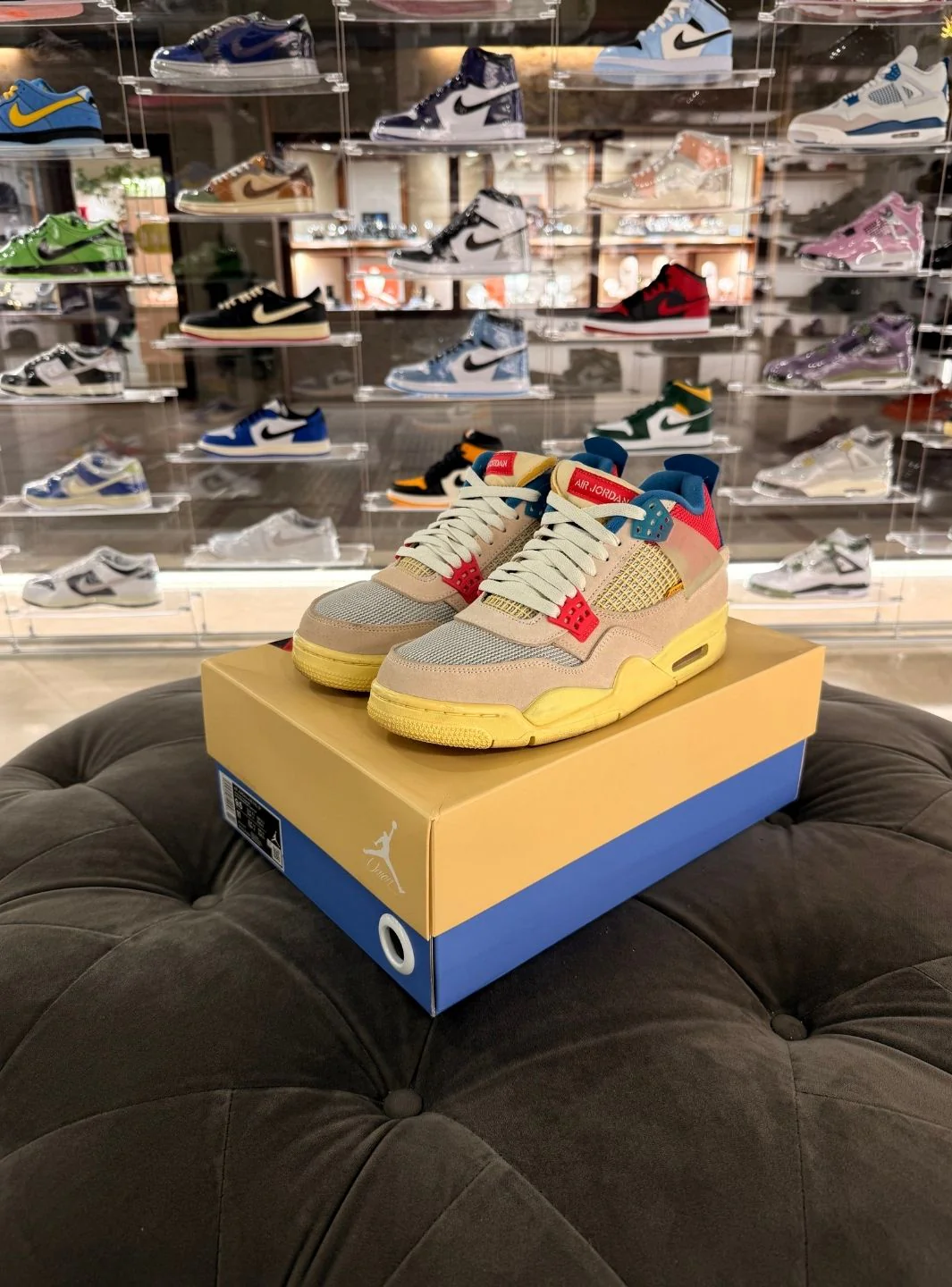 Air Jordan 4 Retro Union Guava Ice - Usato 9/10 - Image 15