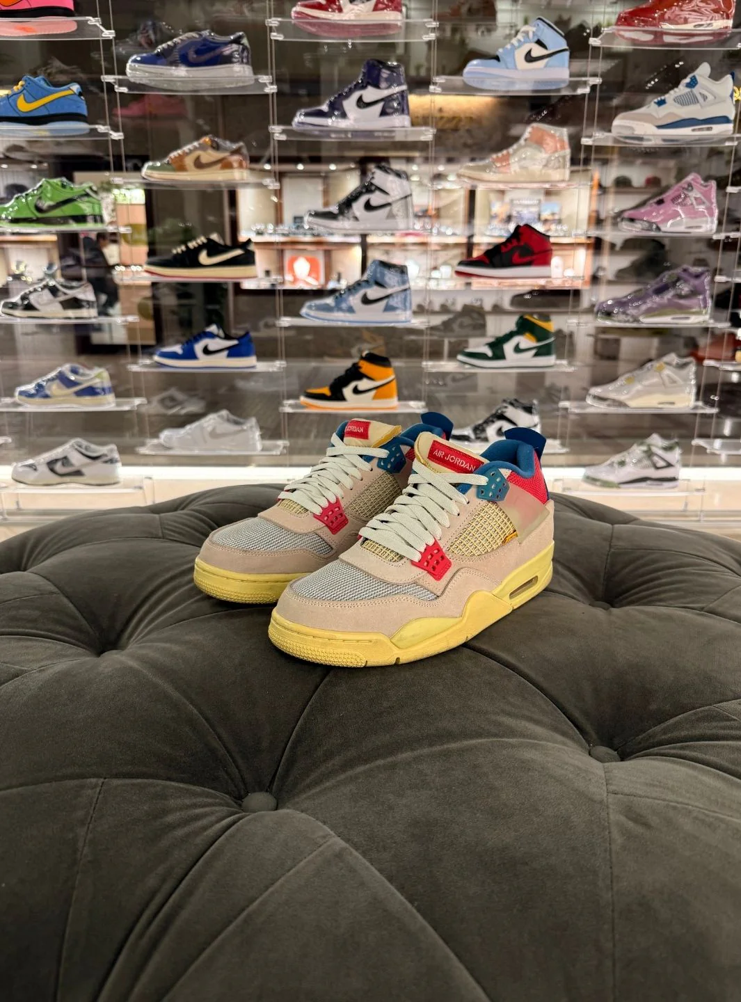 Air Jordan 4 Retro Union Guava Ice - Usato 9/10 - Image 3