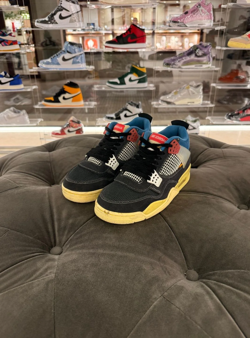 Air Jordan 4 Retro Union Off Noir - Usato 9/10 - Image 3