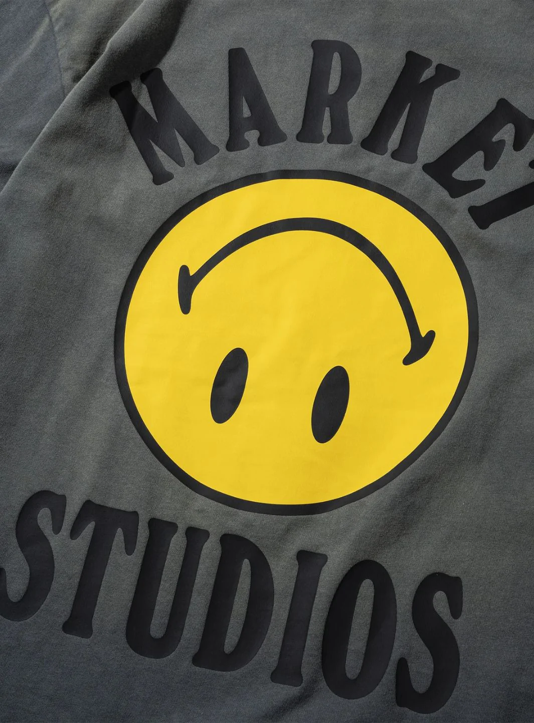 Market Studios Smiley Lockup T-Shirt Cement - Image 3