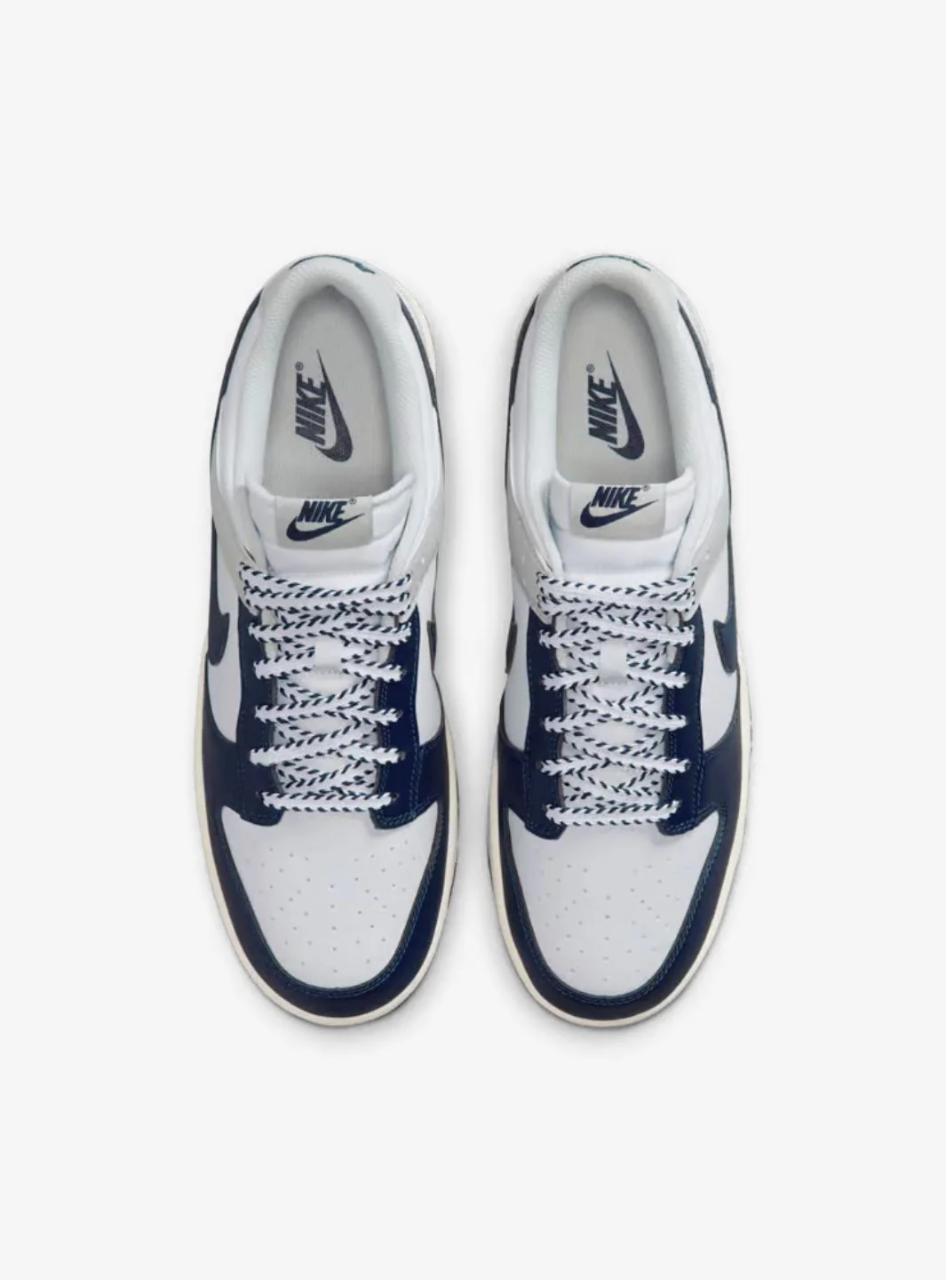 Nike Dunk Low New York Yankees - Image 4