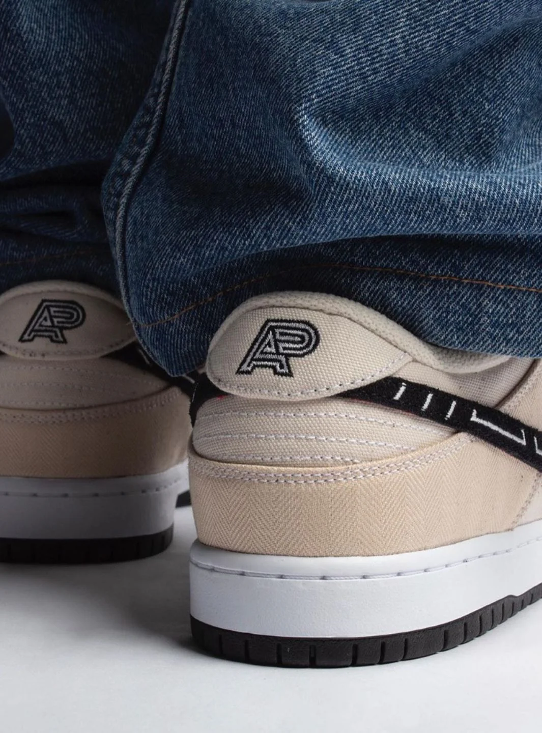 Nike SB Dunk Low Albino & Preto - Image 8