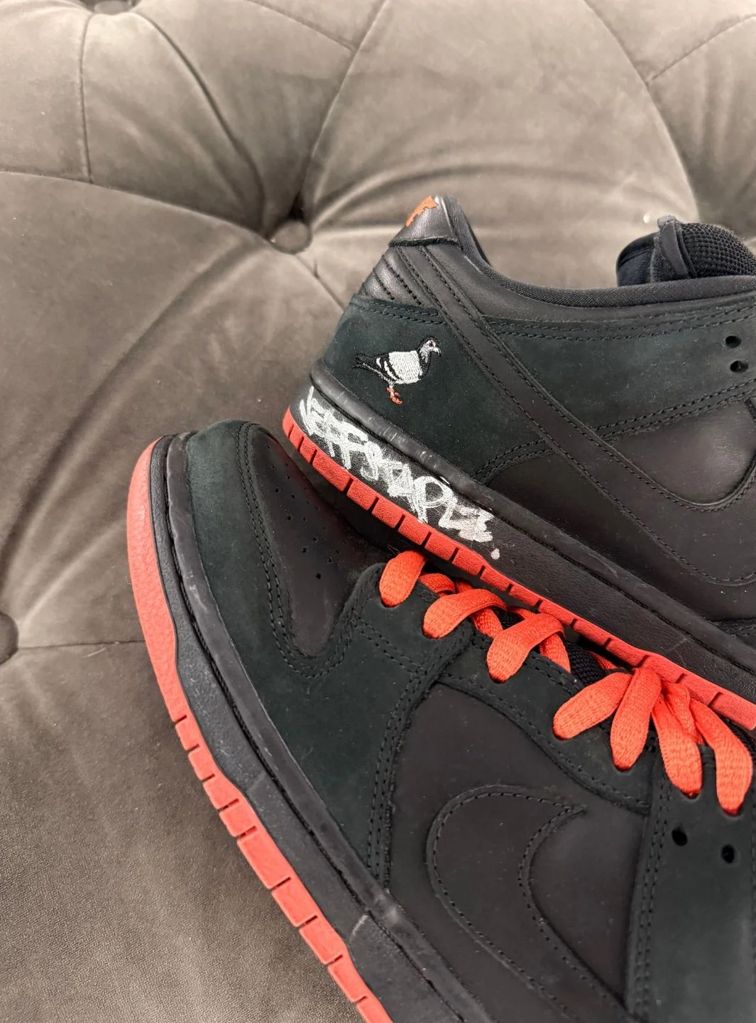 Nike SB Dunk Low Black Pigeon Signed Jeff Staple - Usato 9/10 - Image 10