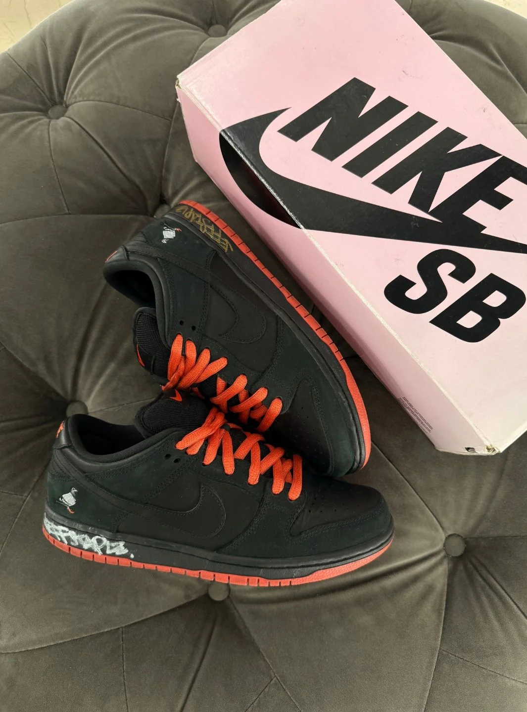 Nike SB Dunk Low Black Pigeon Signed Jeff Staple - Usato 9/10 - Image 11
