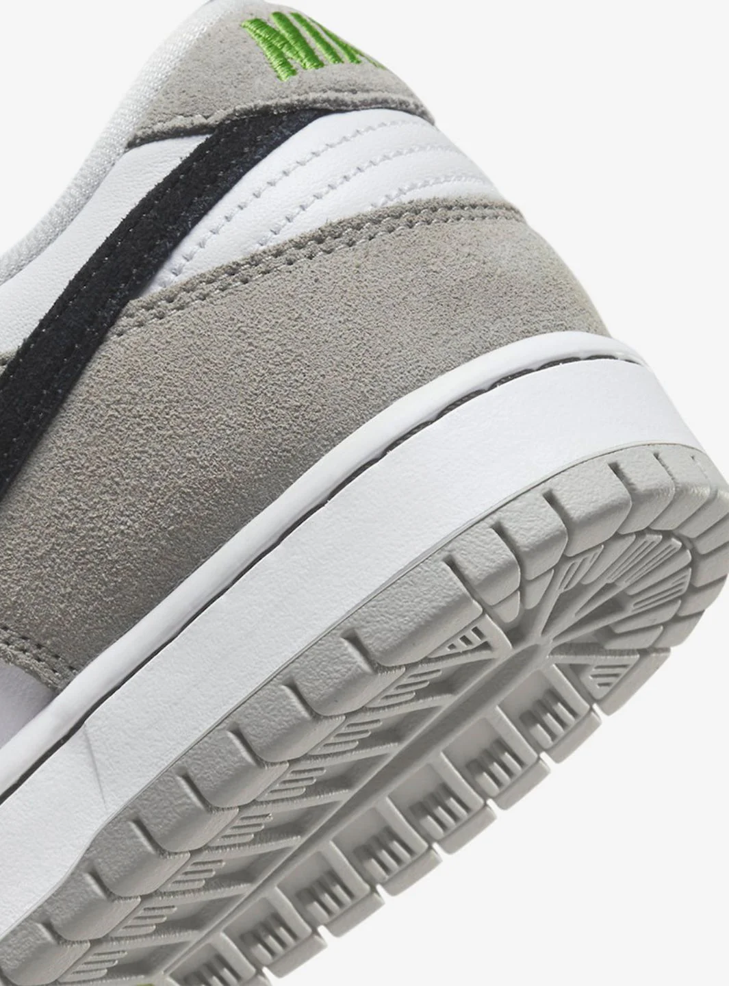 Nike SB Dunk Low Chlorophyll - Image 5