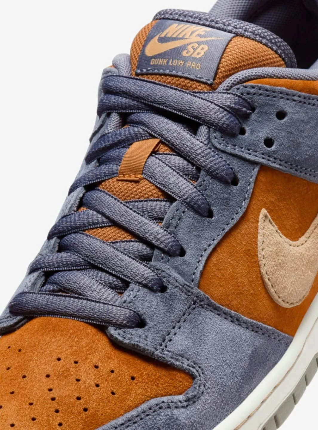 Nike SB Dunk Low Light Carbon Monarch - Image 3