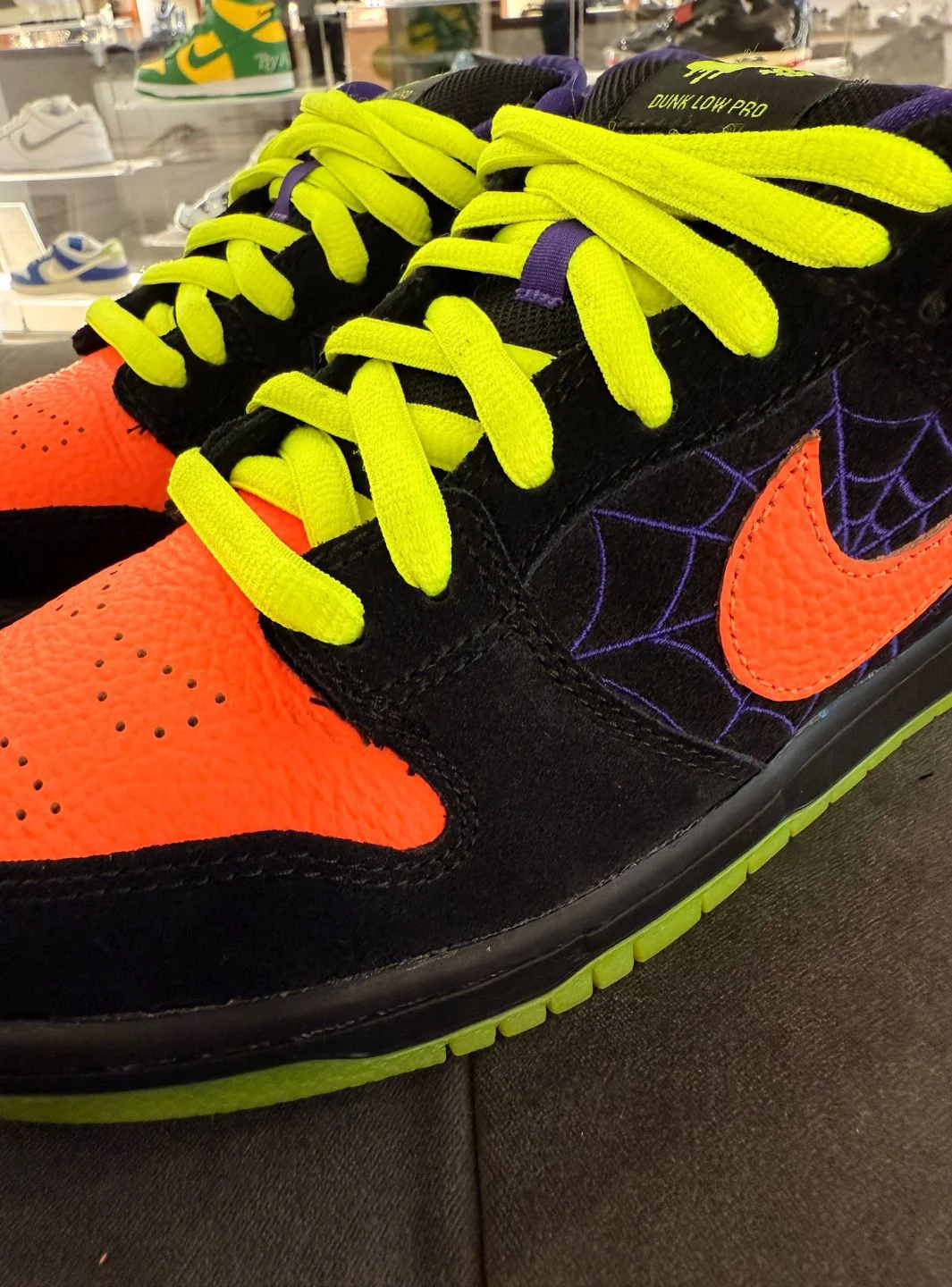 Nike SB Dunk Low Night of Mischief Halloween - Usato 9/10 - Image 7