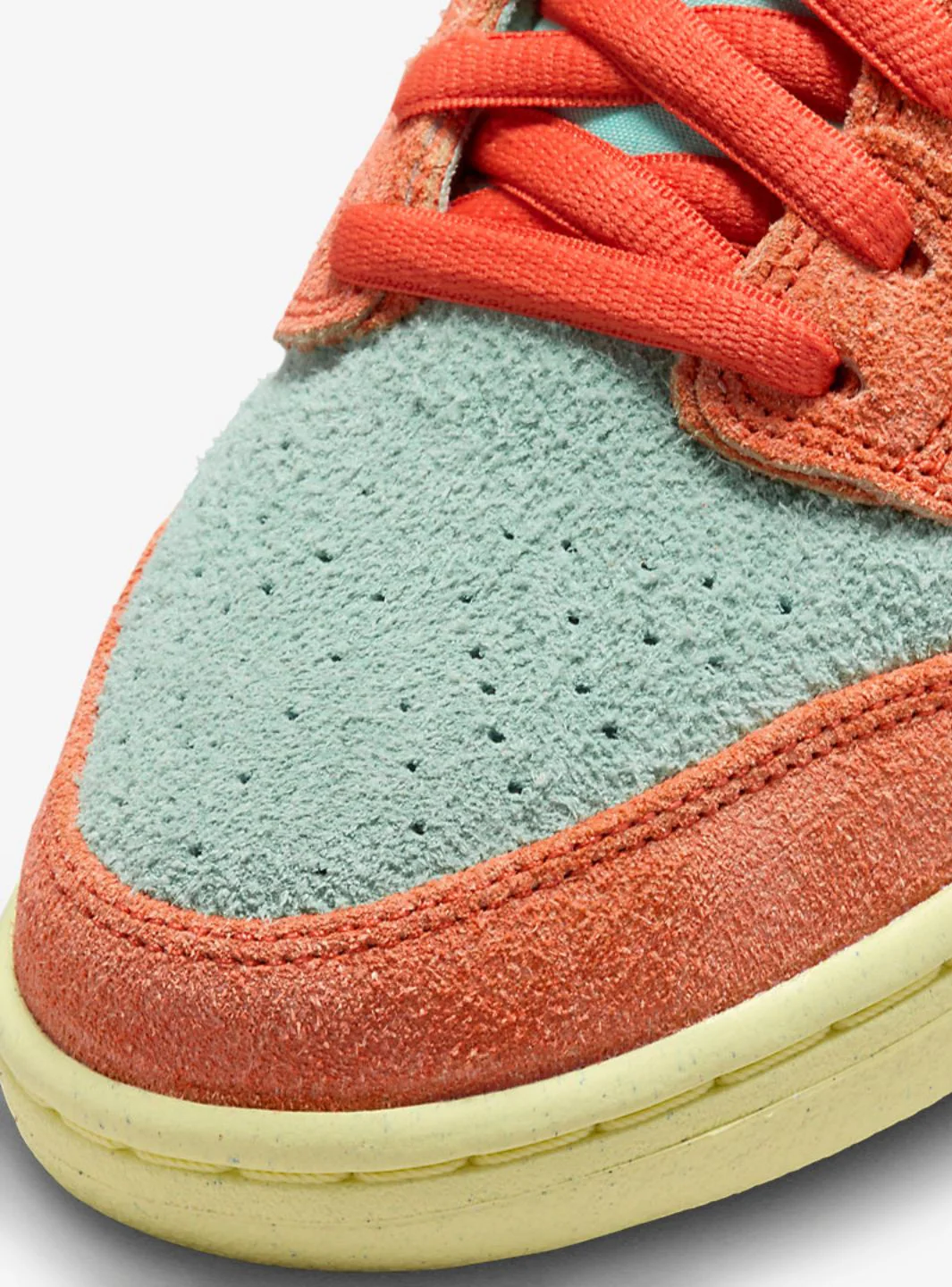 Nike SB Dunk Low Orange Emerald Rise - Image 3