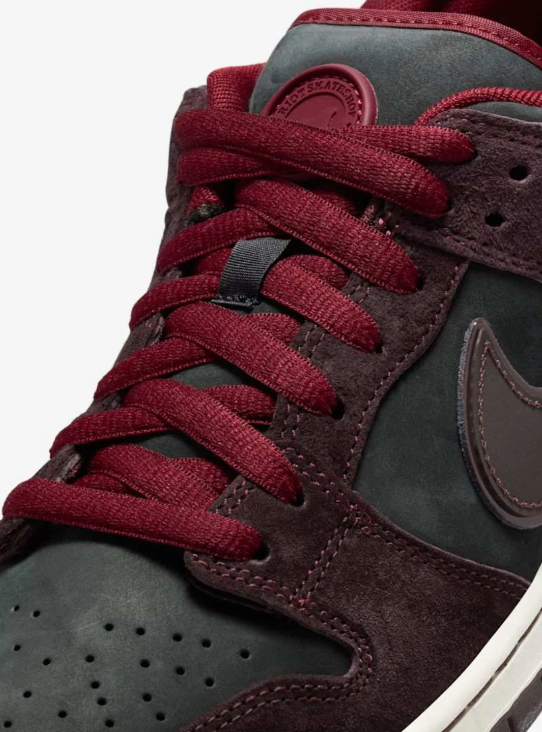 Nike SB Dunk Low Riot Skateshop - Image 3