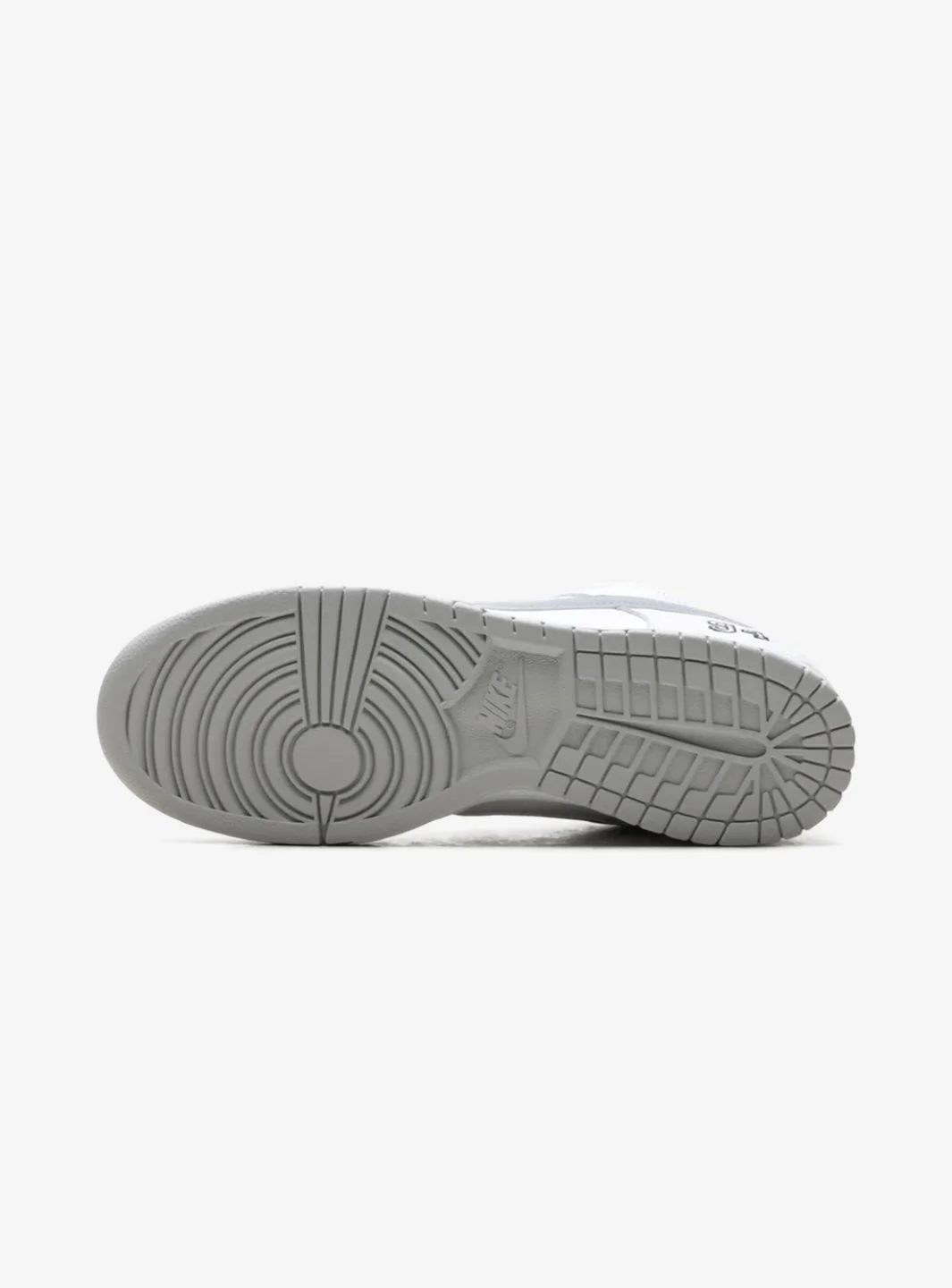 Nike SB Dunk Low Supreme 94 White Metallic Silver - Image 4