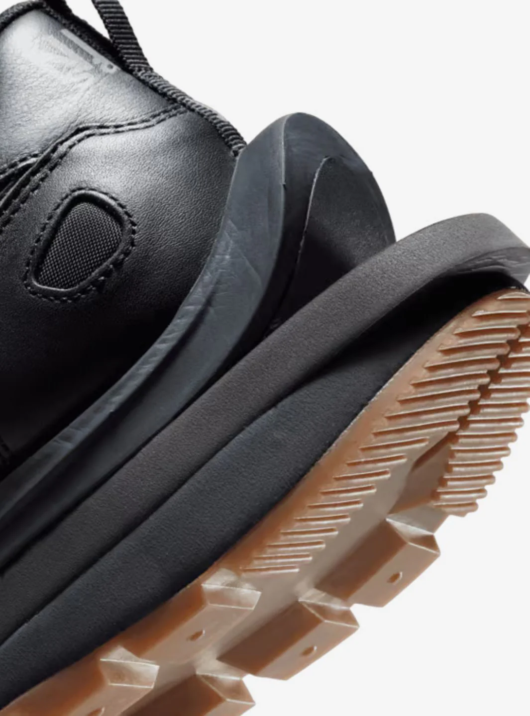 Nike Vaporwaffle Sacai Black Gum - Image 5