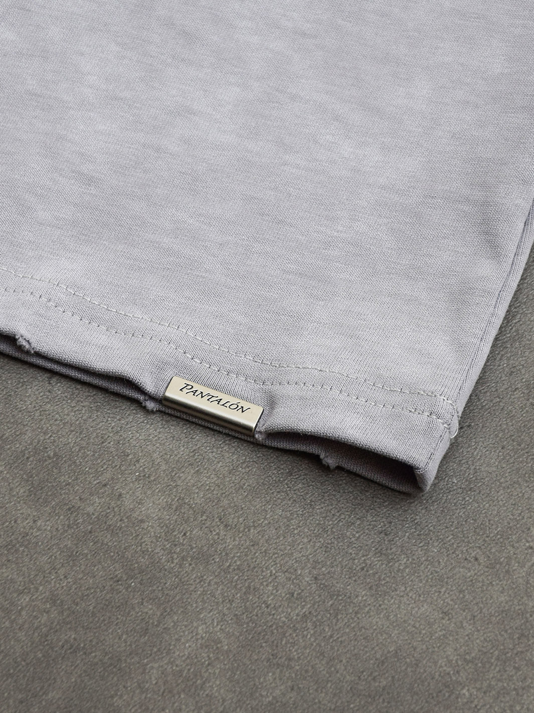 Pantalón Distressed Stone Washed T-Shirt Light Grey - Image 4