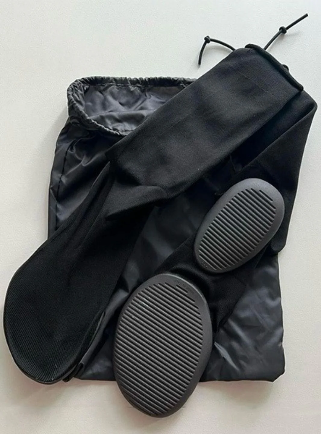 Adidas Yeezy Pods Black - Image 2